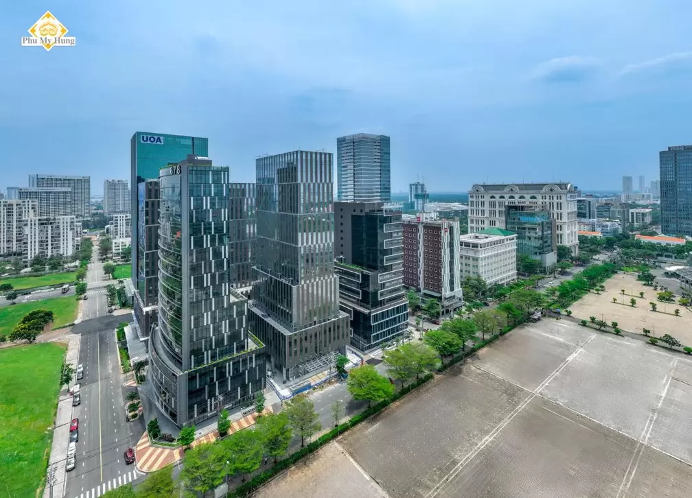 Khu CBD của Phú Mỹ Hưng với hàng loạt cao ốc của các tập đoàn đa quốc gia như Vinamilk, Unilever, UOA, KPMG, Menulife, Triển lãm SECC...