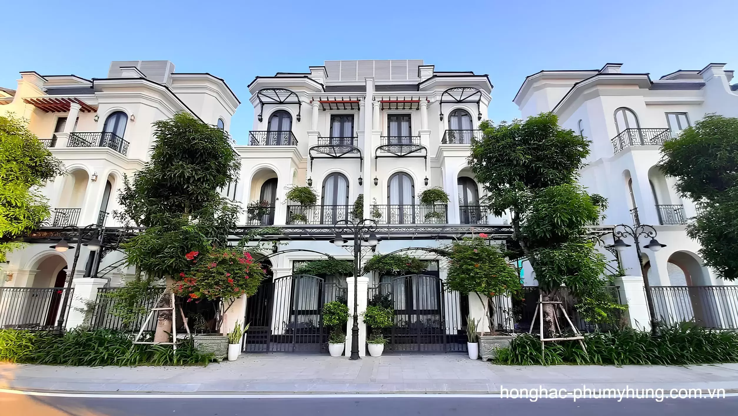 gia ban biet thu song lap hong hac 3