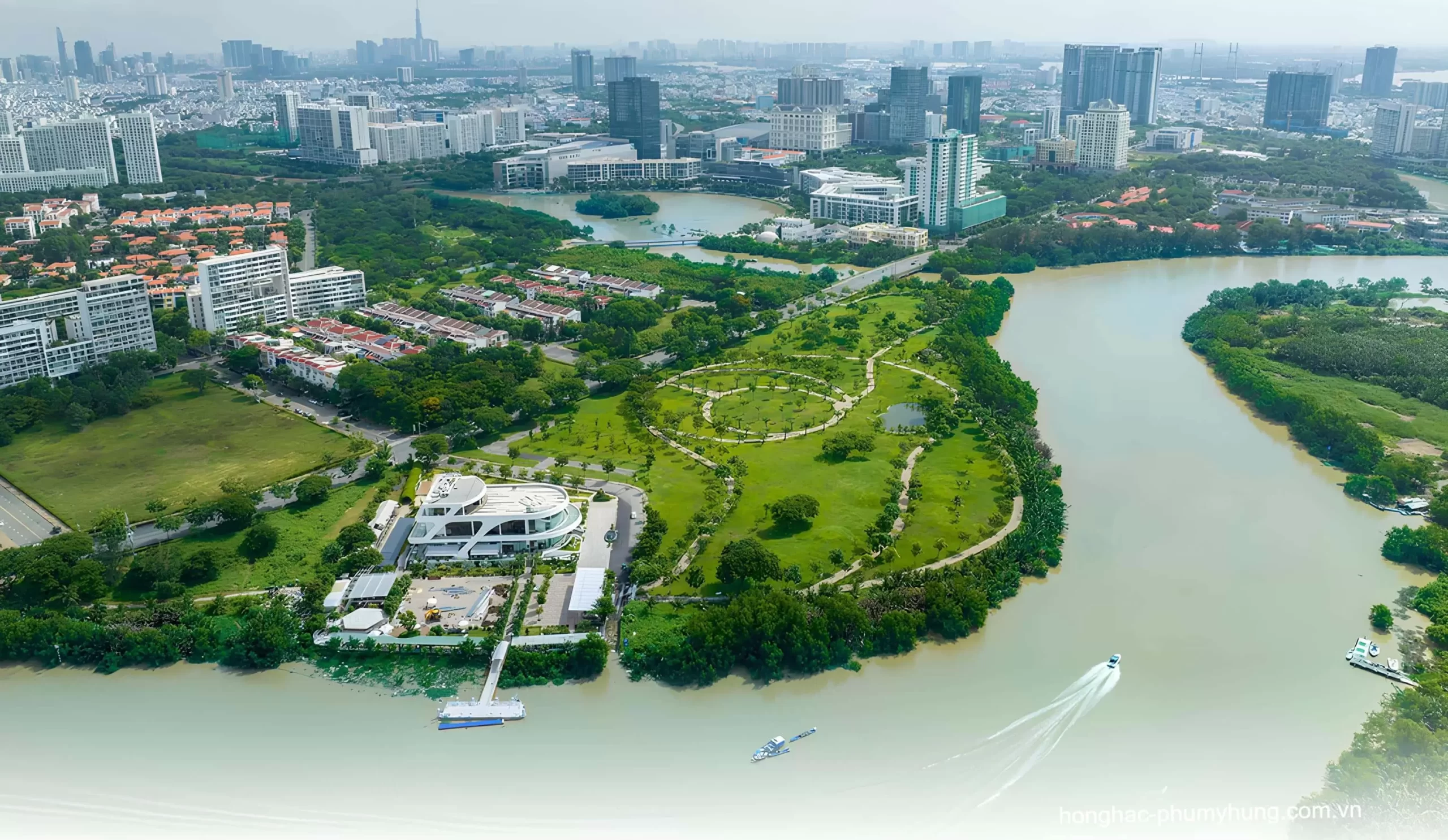 Phú Mỹ Hưng luôn chú trọng đến thiết kế quy hoạch bám cạnh với thiên nhiên